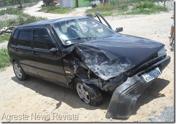 Aconteceu hoje (28) por volta das 11 horas da manhã, um acidente envolvendo dois veículos na BR 423 no trevo de Paranatama.